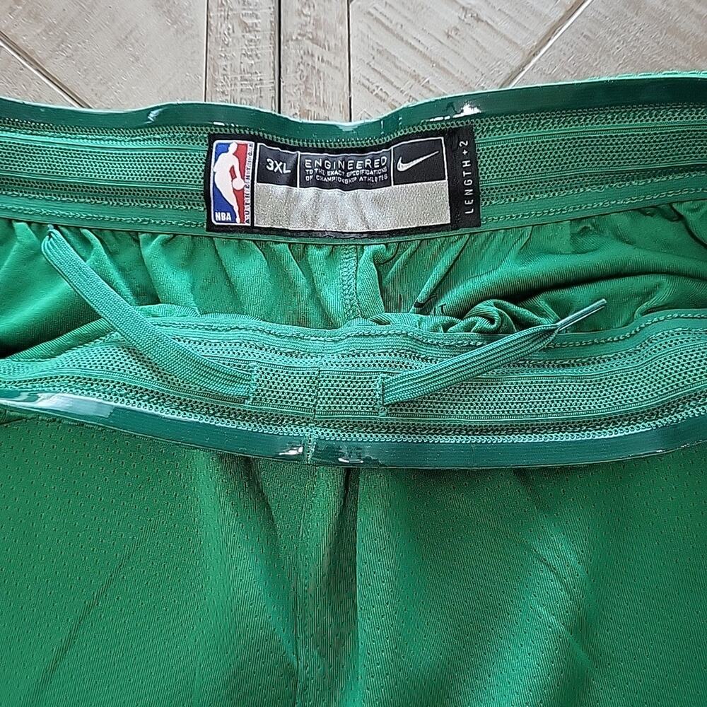Nike NBA Practice Shorts Boston Celtics Team Issued 11" RARE NWT - Picture 4 of 7